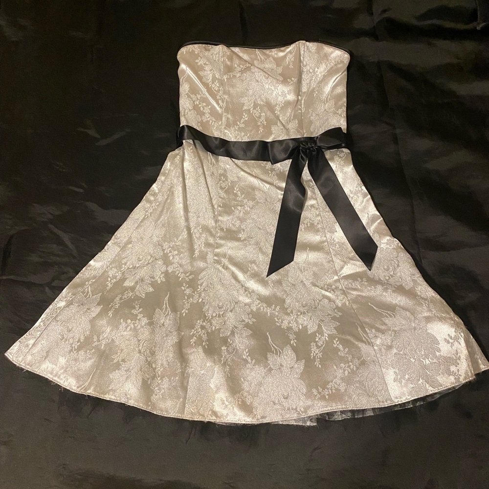 Jessica McClintock Strapless Ivory Floral Dress Black Ribbon Size 3/4 Formal